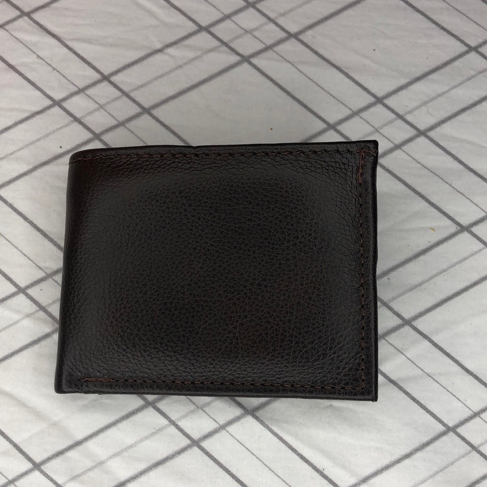 NWOT Artesanos en piel wallet
